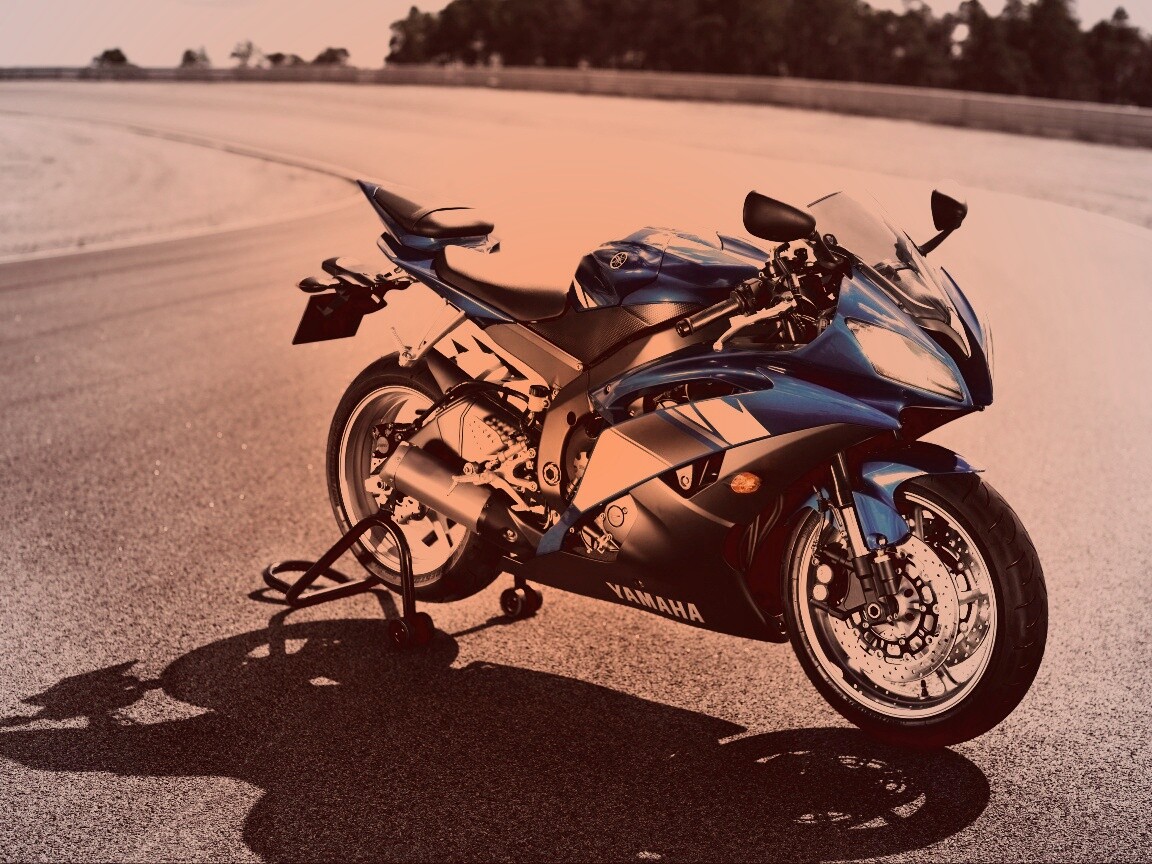 Мотоцикл Ямаха с блокиратором заднего колеса обои