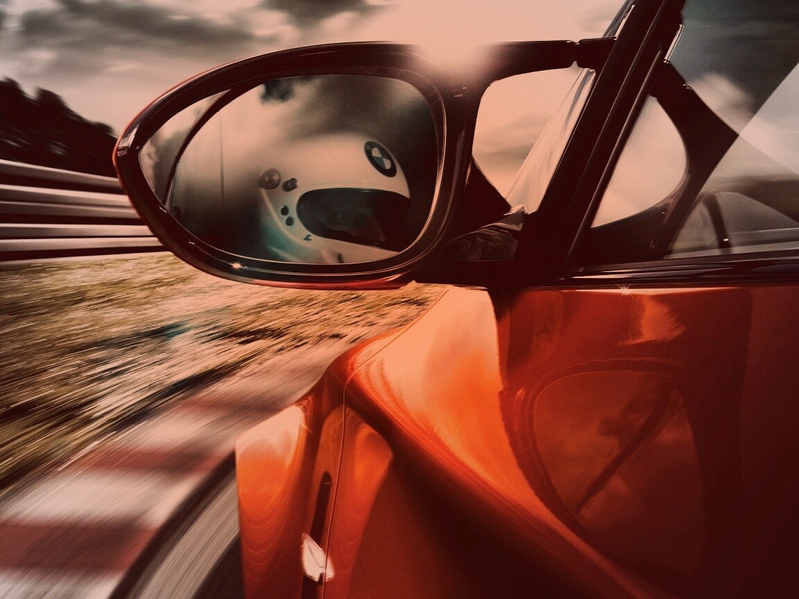 Отражение в боковом зеркале BMW M1 обои