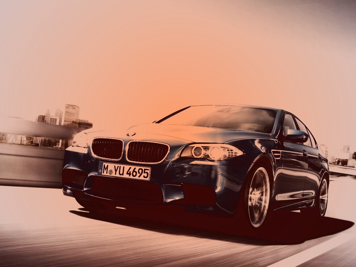 БМВ Ф10 в лучах солнца обои