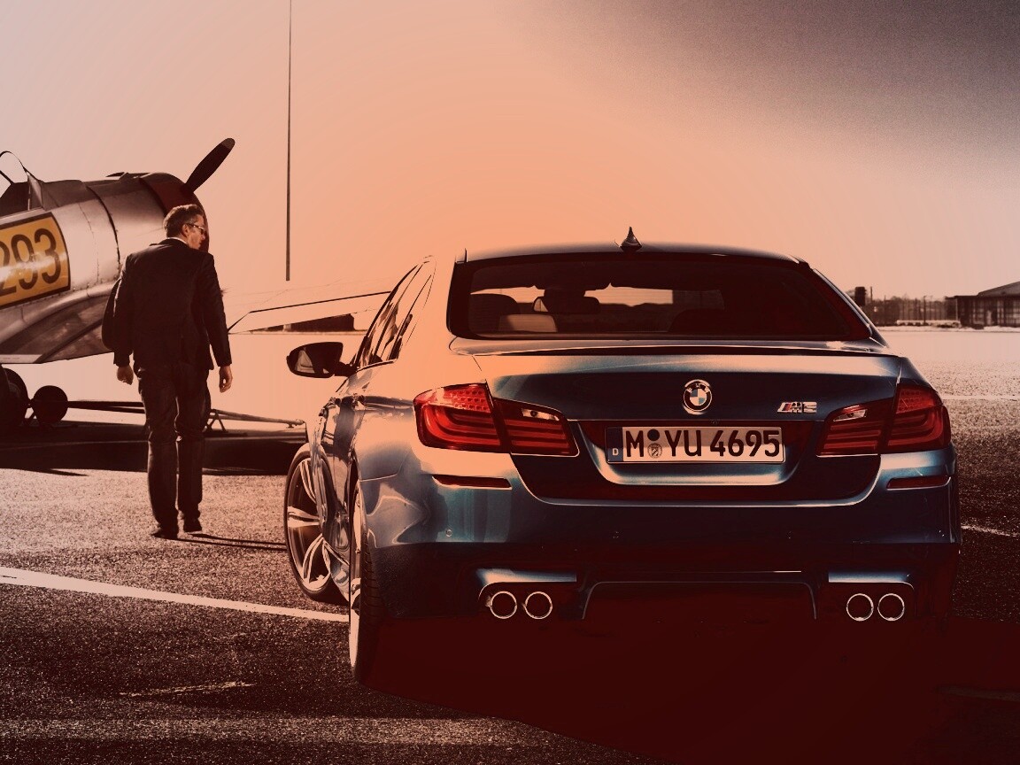 BMW F10 M5 на аэродроме обои