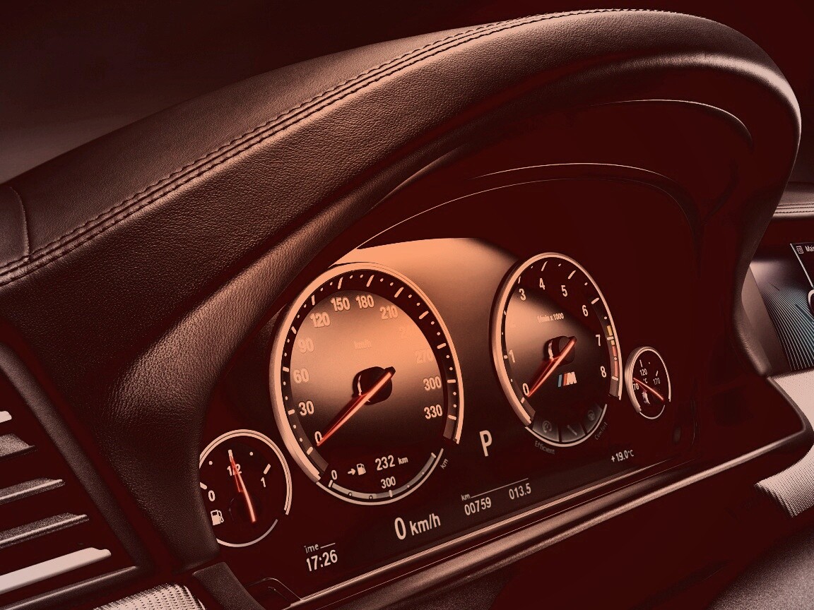 Приборная панель BMW F10 обои