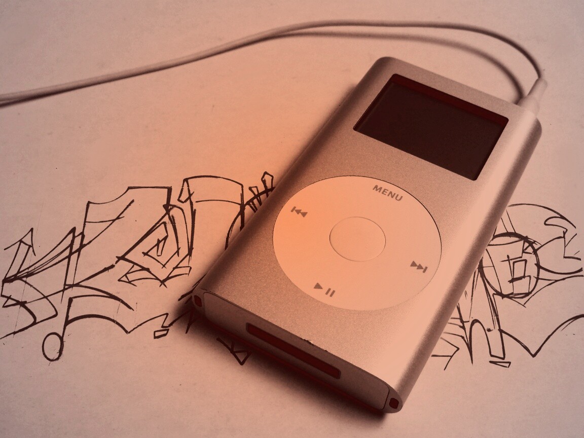 iPod на лиске с граффити обои