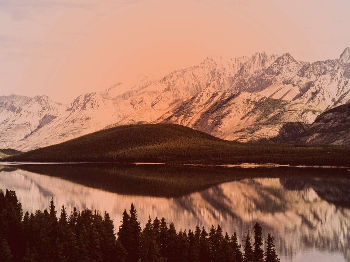 Озеро в предгорье обои