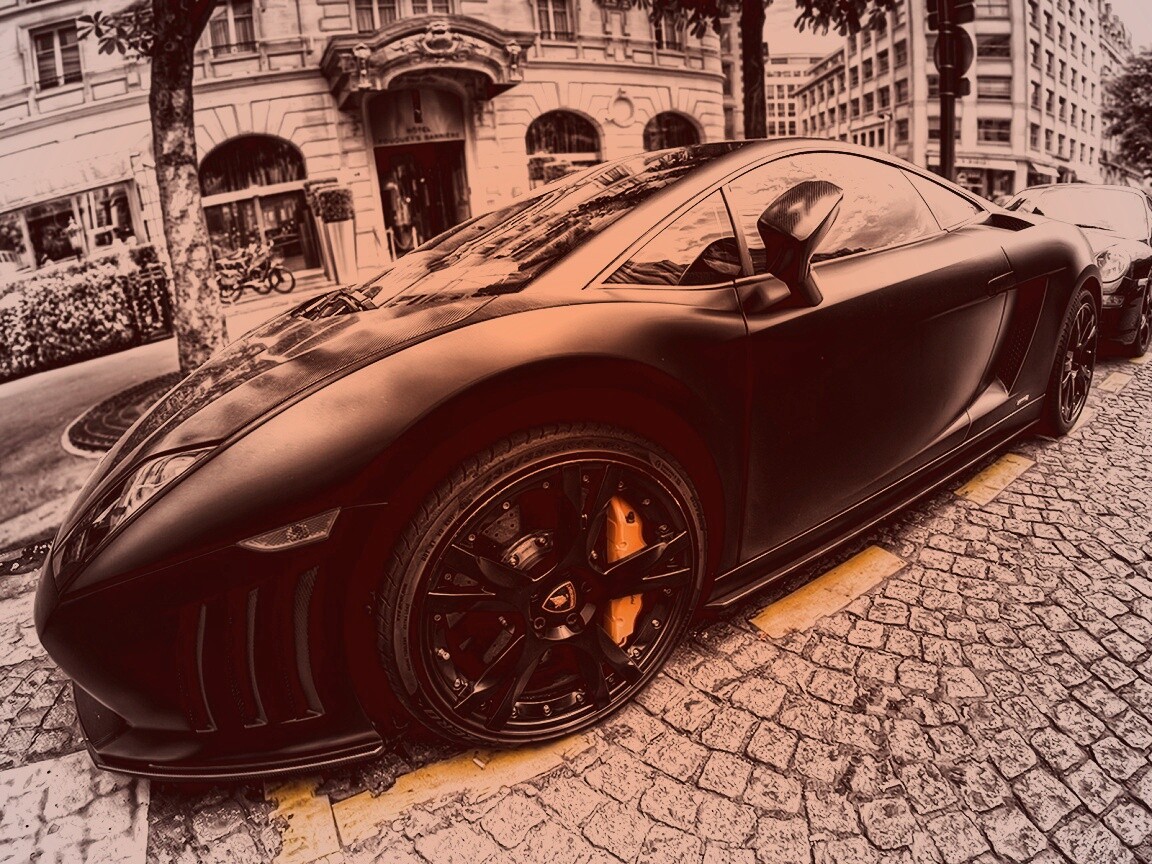 Ламборжини и Порше широкоугольным объективом обои