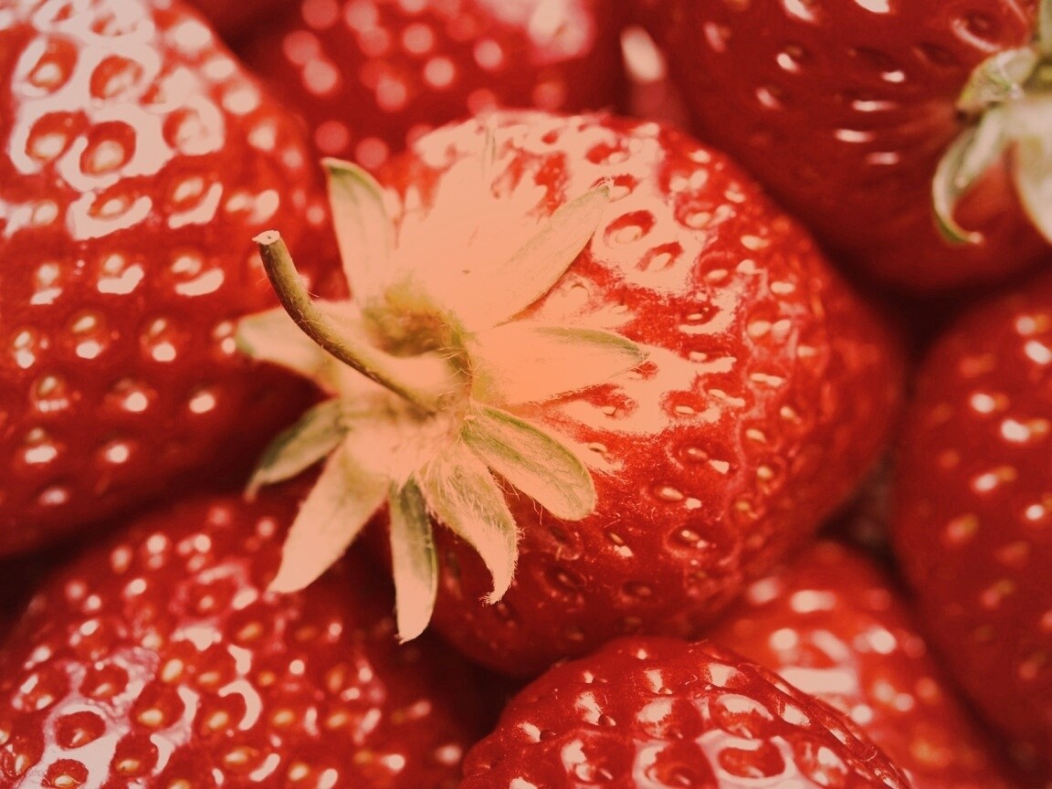 Сочная клубничка обои