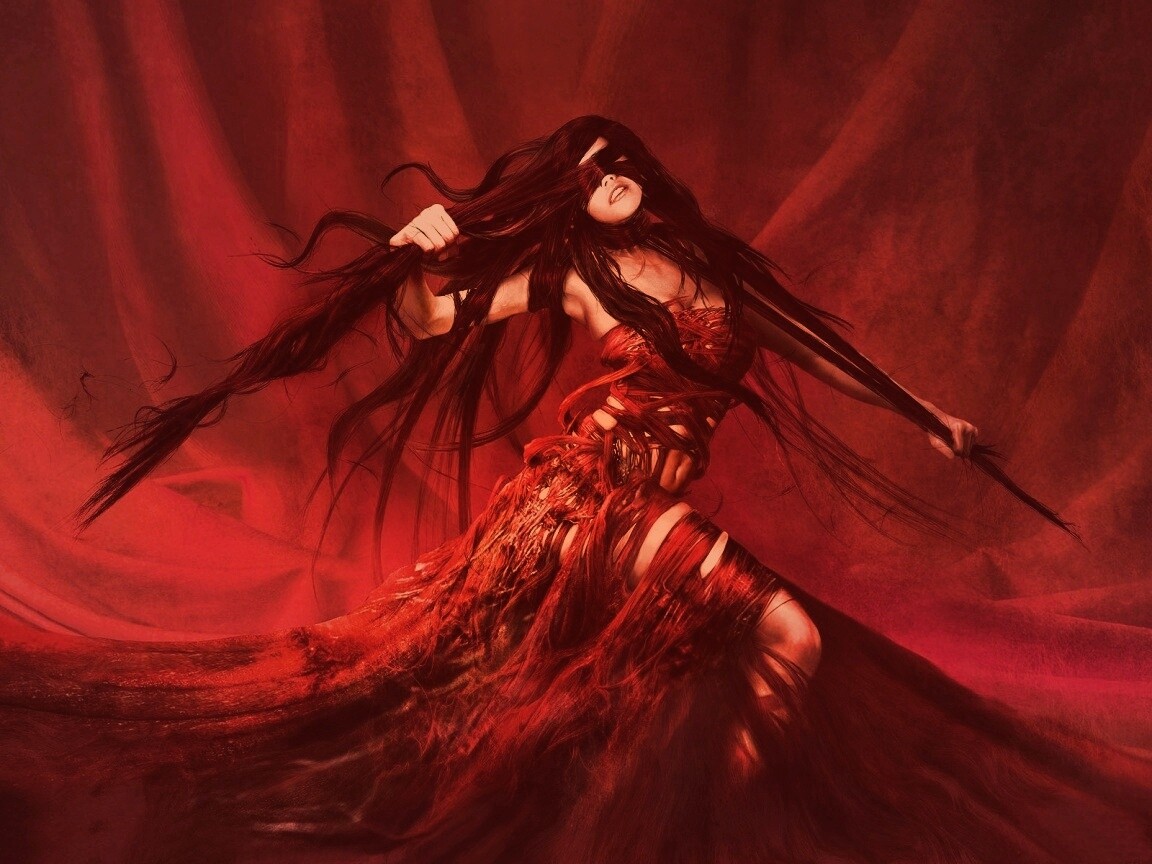 Девушка в красной мантии обои
