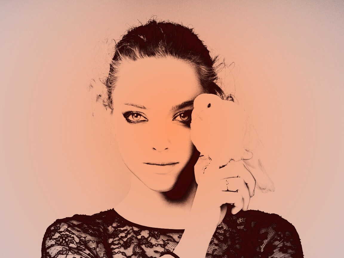 Девушка и попугай обои