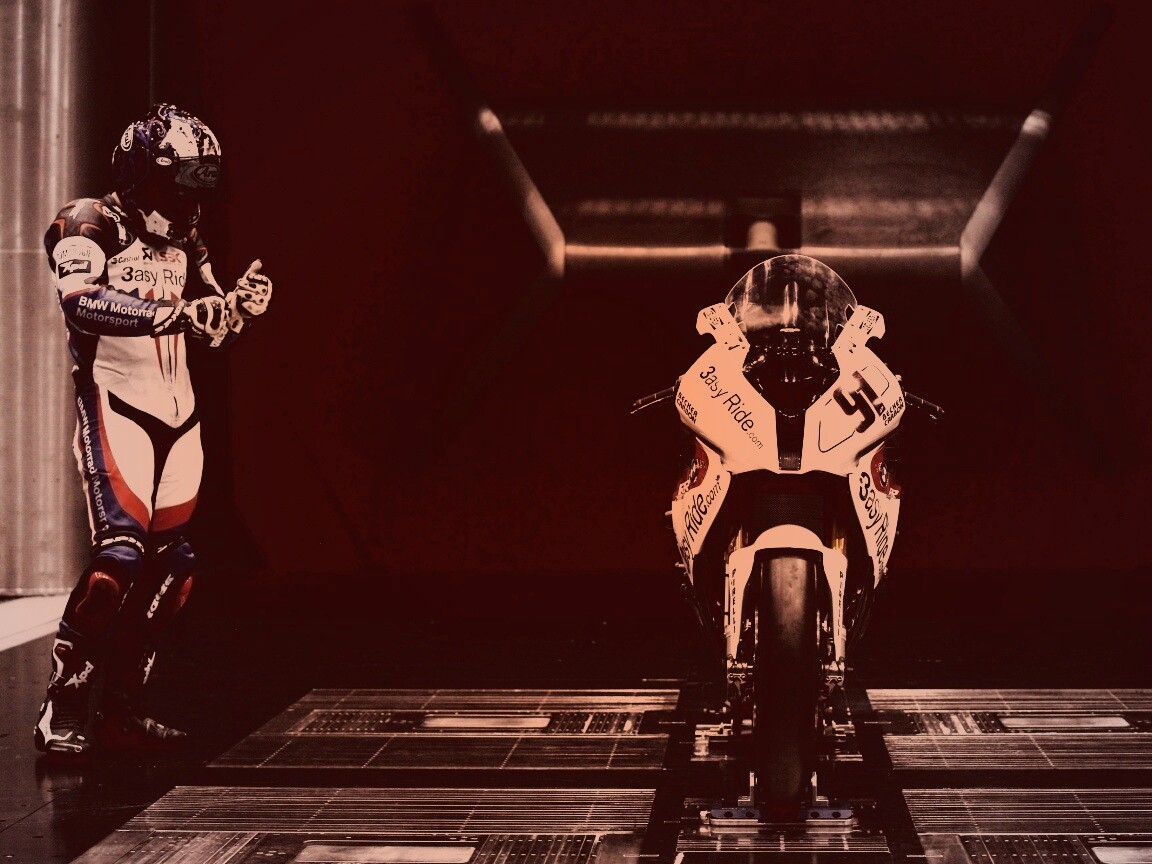 Мотоцикл на тестовом стенде обои