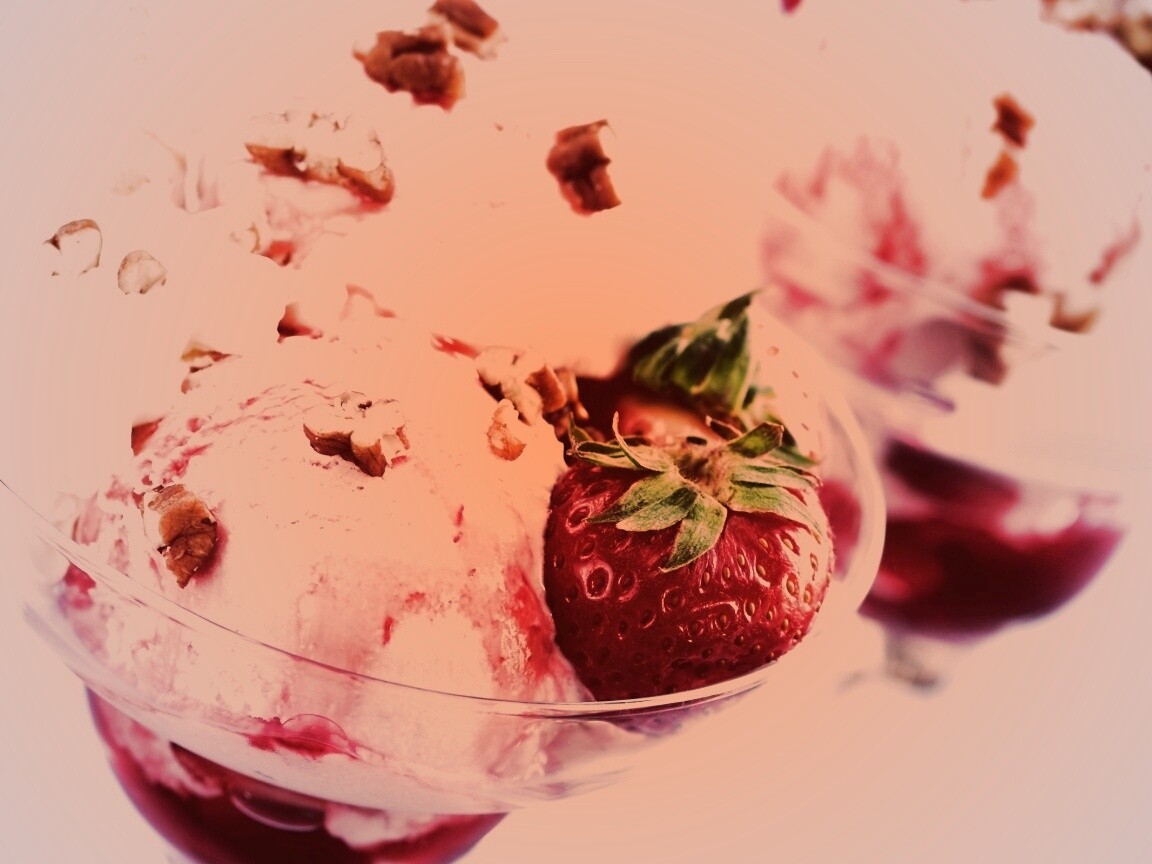 Клубничное мороженное обои