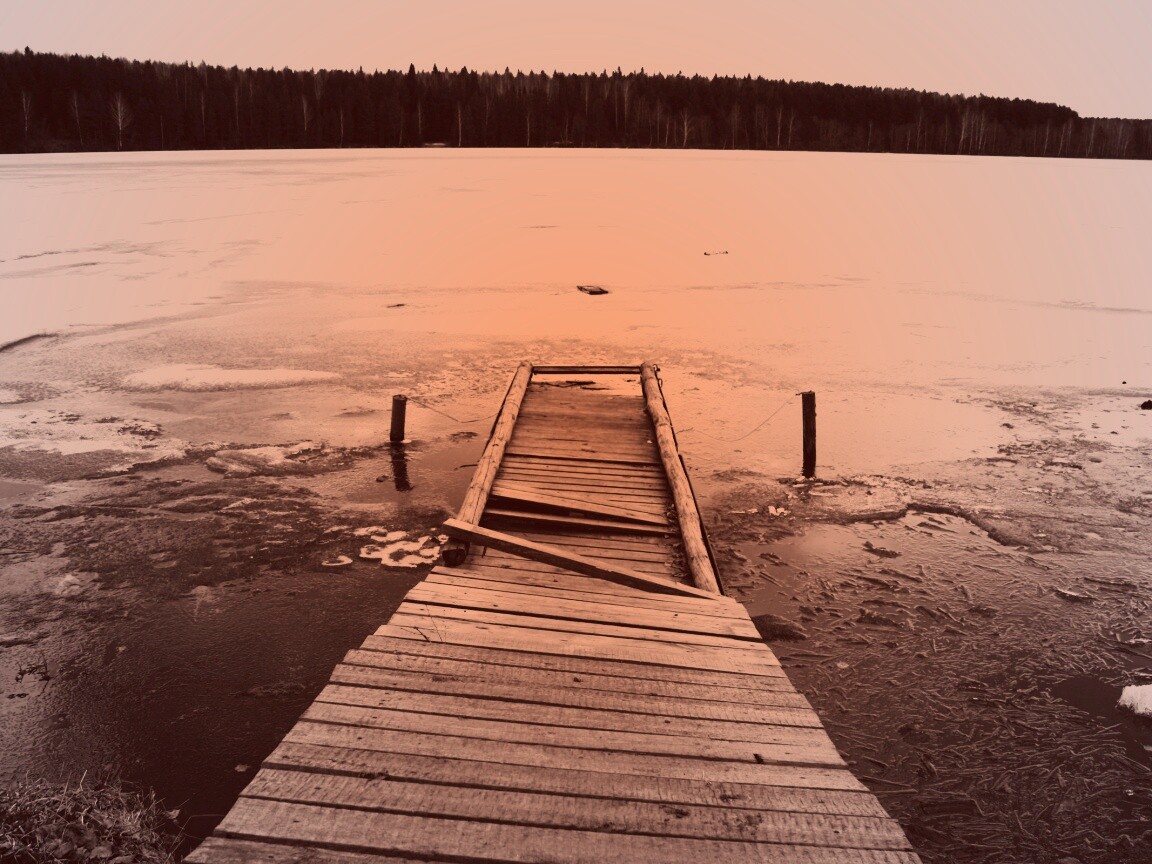 Пирс на замерзшем озере обои