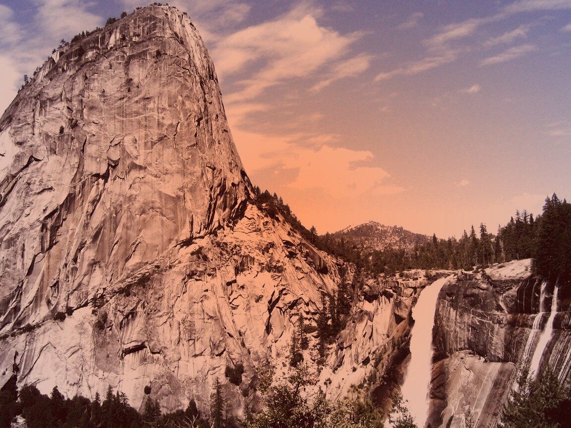 Скалы и водопад обои