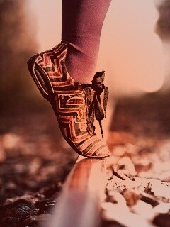 Разноцветные кроссовки обои