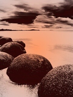 Круглые камни на берегу обои