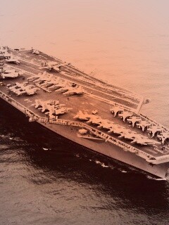 Авианосец в море обои