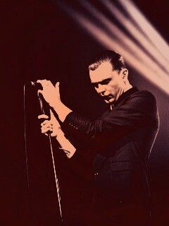 Тео Хатчкрафт на сцене обои