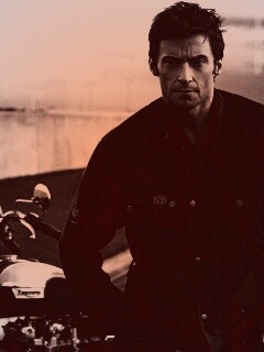 Хью Джекман с мотоциклом обои