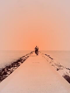 Велосепидист на волнорезе обои