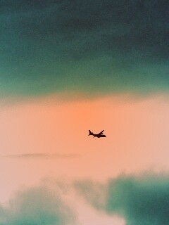 Самолет в небе обои