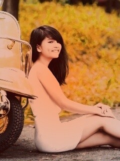 Девушка и мопед обои