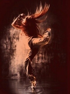 Девушка в диком танце обои