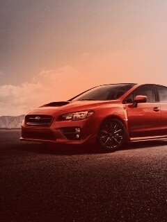 Subaru WRX на пустынной трассе обои