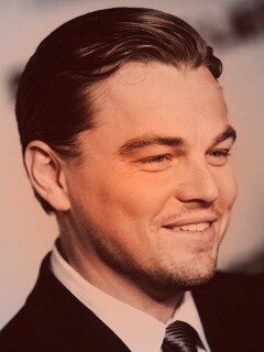 Леонардо Дикаприо в костюме обои