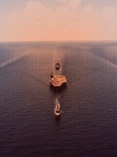 Авианосец с эскортом обои