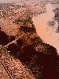 Живописный водопад обои