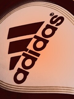 Мяч с логотипом Adidas обои