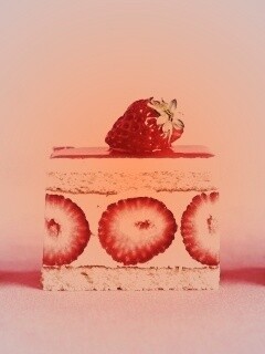 Ломтики клубничного торта обои