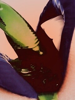 Пьющая девушка обои