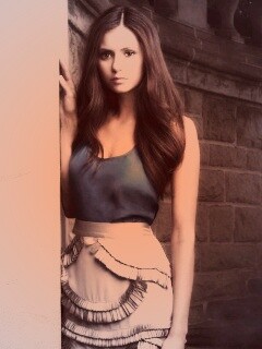 Девушка на лестнице обои