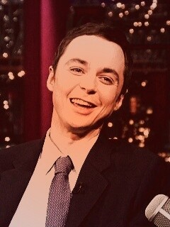 Джим Парсонс на вечернем шоу обои