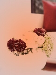 Цветы в белой вазе обои