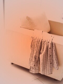 Рубашка на кресле обои