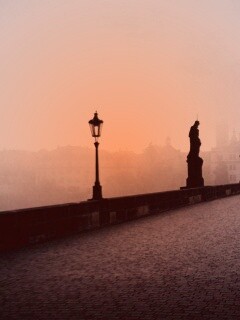 Мост с скульптурами обои