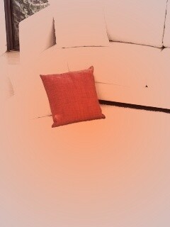 Диван с подушками обои