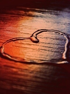 Сердечко из воды обои