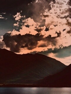 Свет на склонах гор обои