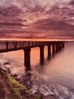 Уходящий в даль причал обои