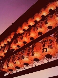 Японские фонарики вечером обои