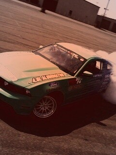 Мустанг дрифтует обои