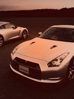 Nissan с двух ракурсов обои