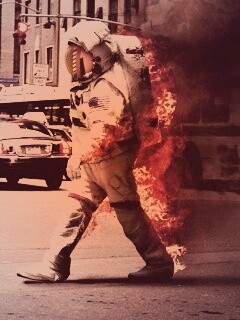 Астронавт в огне обои