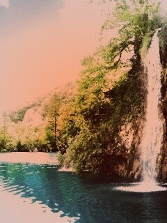 Водопад у реки обои