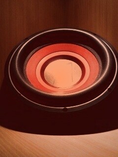 Сабвуфер в углу обои