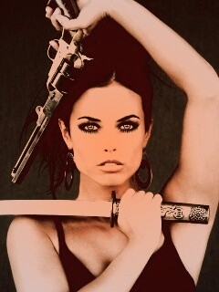 Девушка с мечом и пистолетом обои