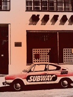 Реклама Subway на машине в Праге обои