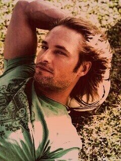 Джош Холлоуэй с мячом обои