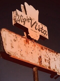 Вывеска заброшенного ресторанчика обои